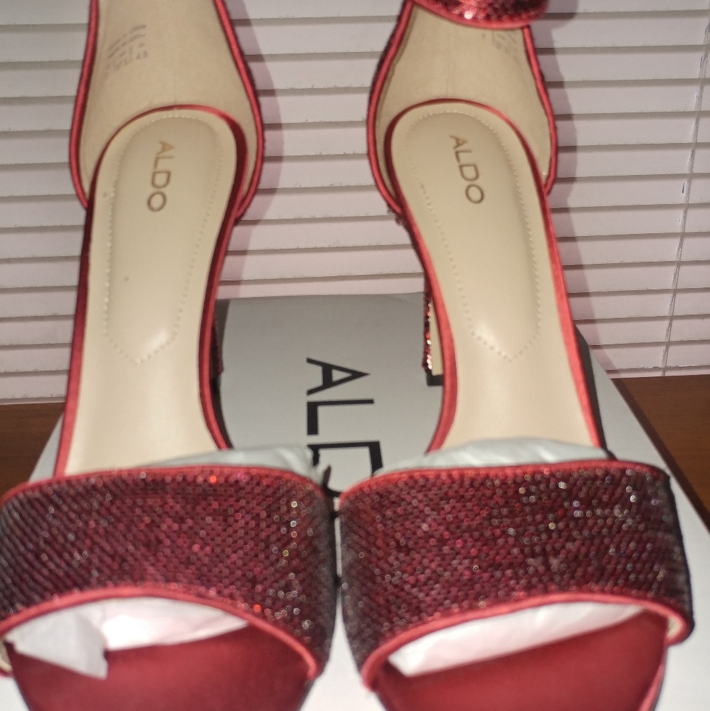 Shoes - Picture 7 of 8